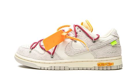 dunk low off white lot 35.